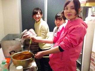 福岡ゲストハウス リトルアジア小倉の本格的で使いやすいキッチンの写真